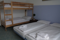 Mehrbettzimmer mit Etagenbett